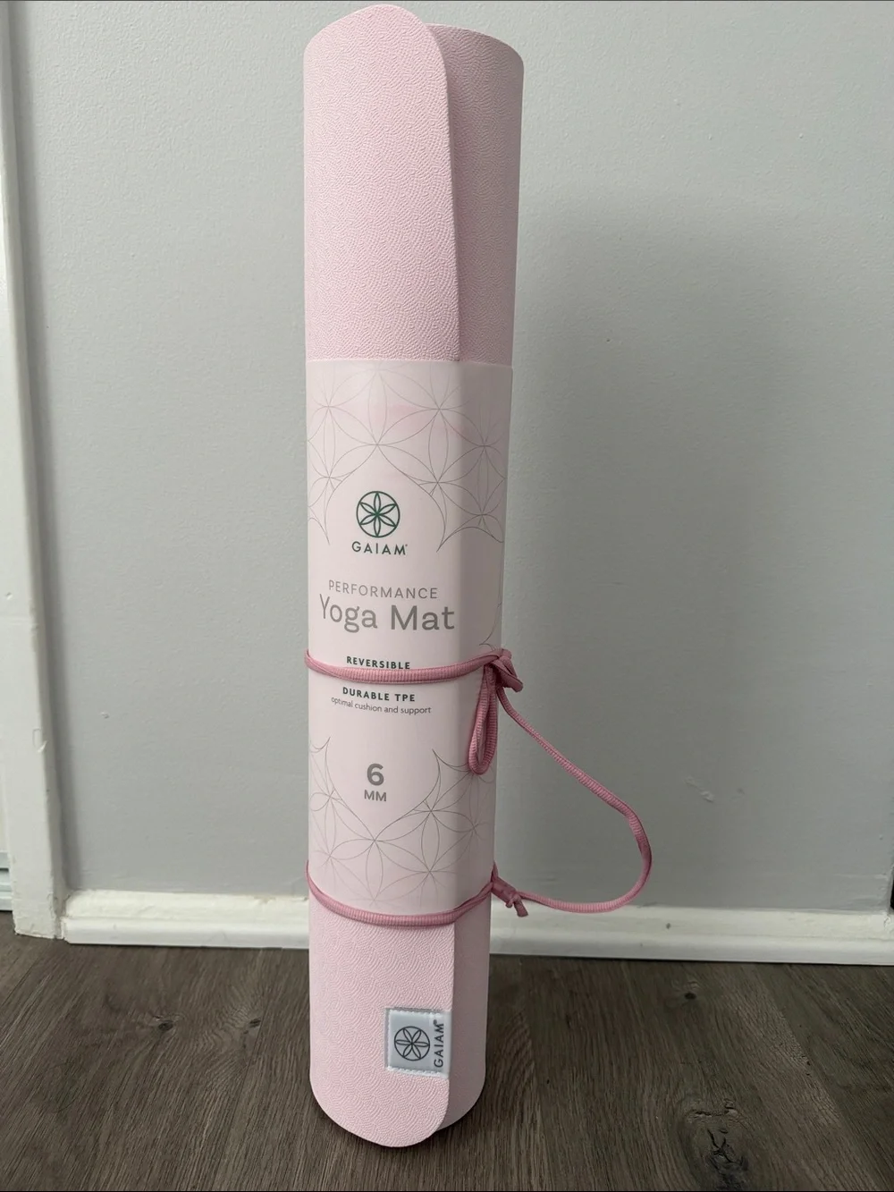 NWT Gaiam classic 6mm reversible mandala print yoga mat